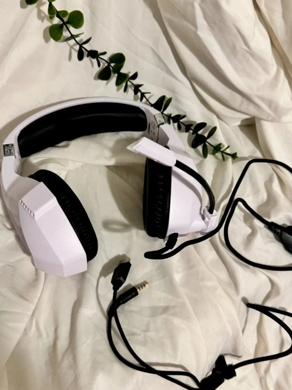 Ozeino ZW1 White Wired Gaming Headset with Mic & Inline Controls (3.5mm / USB)